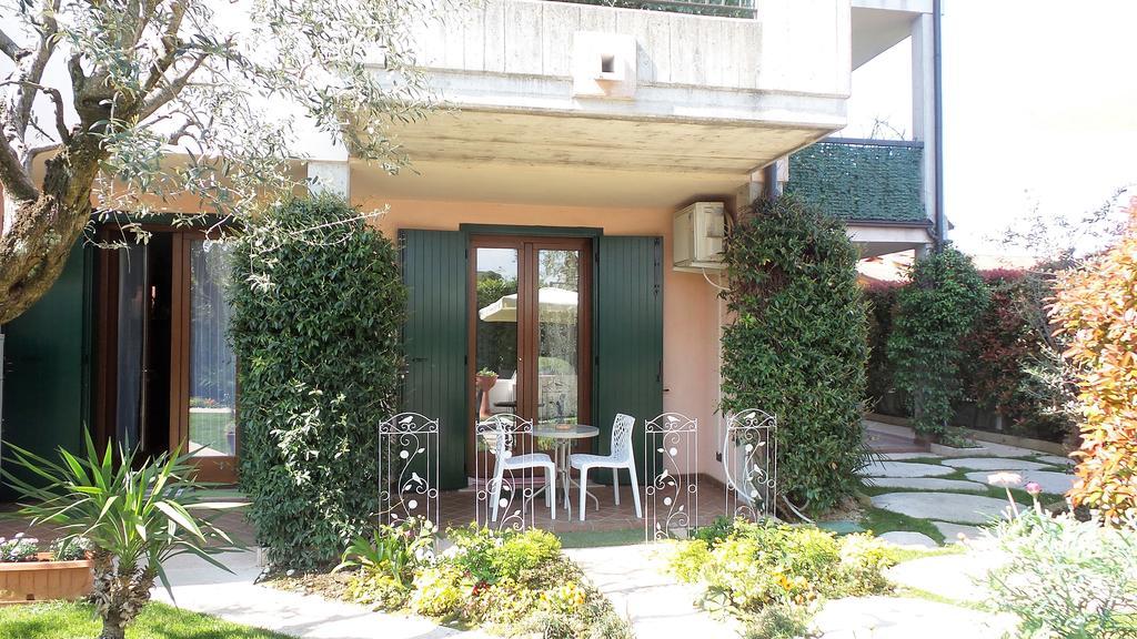 B&B Garda 4U Дезенцано-дель-Гарда Екстер'єр фото
