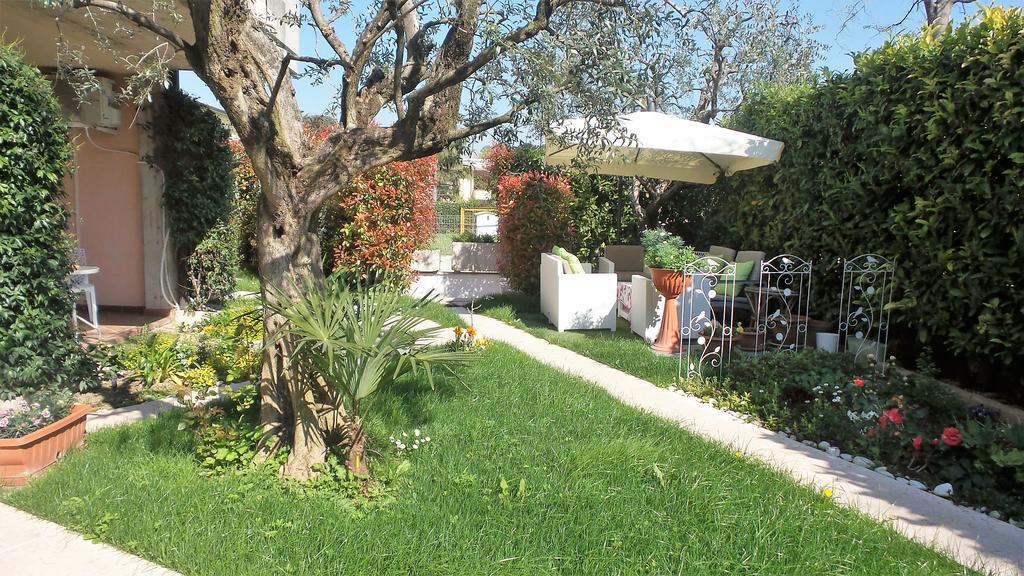 B&B Garda 4U Дезенцано-дель-Гарда Екстер'єр фото