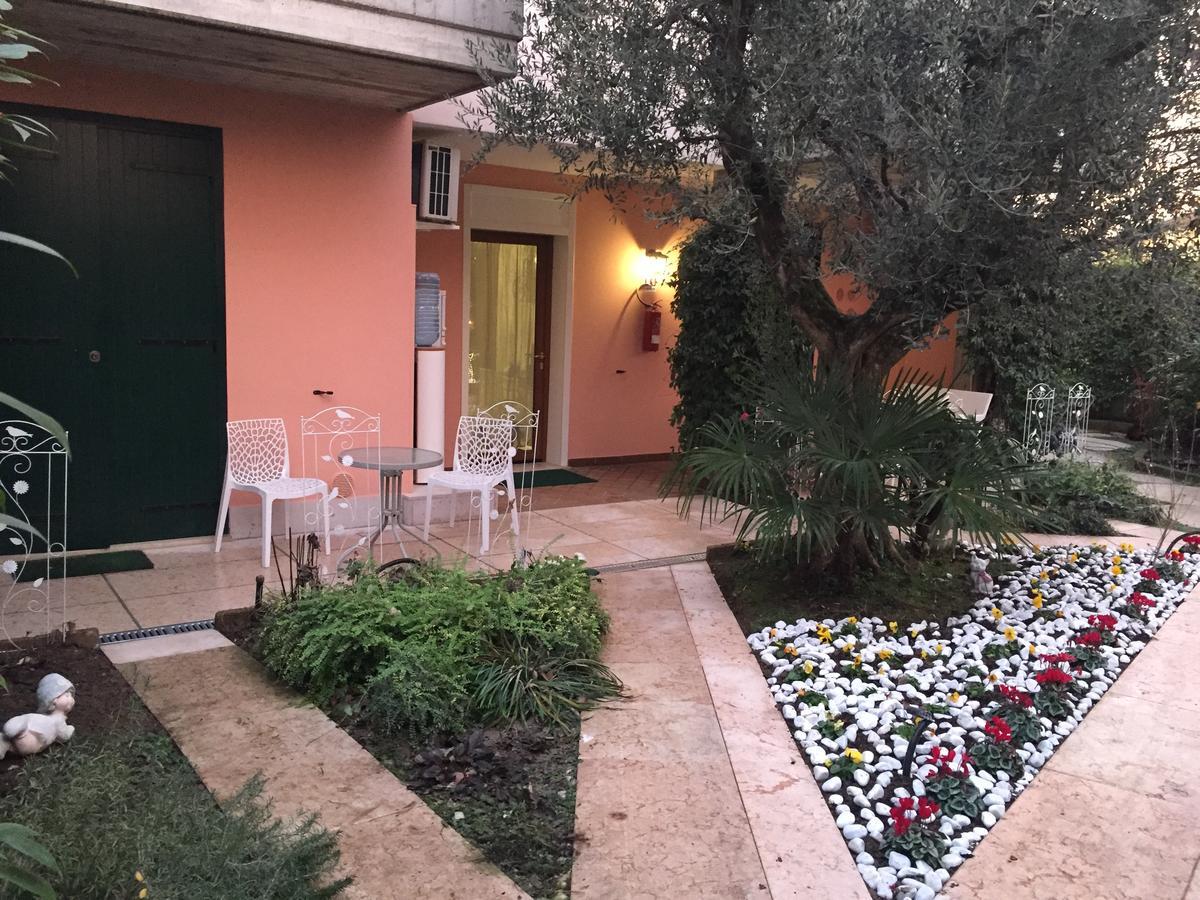 B&B Garda 4U Дезенцано-дель-Гарда Екстер'єр фото
