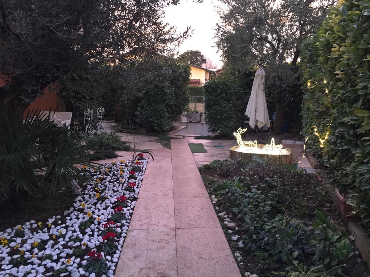 B&B Garda 4U Дезенцано-дель-Гарда Екстер'єр фото