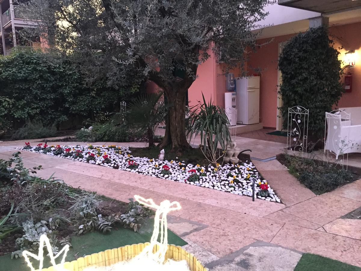 B&B Garda 4U Дезенцано-дель-Гарда Екстер'єр фото