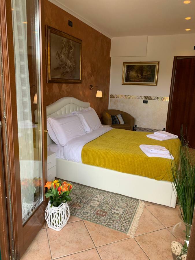 B&B Garda 4U Дезенцано-дель-Гарда Екстер'єр фото